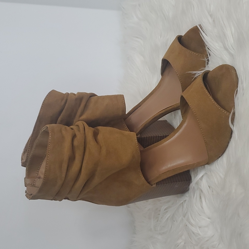 🐞Indigo Rd Camel Boot Top Heels Size 10
